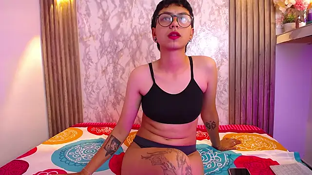 Tomie Lee online show from September 15, 2025, 4:12 am