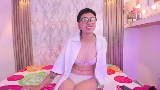 Tomie Lee online show from September 16, 2025, 4:02 am