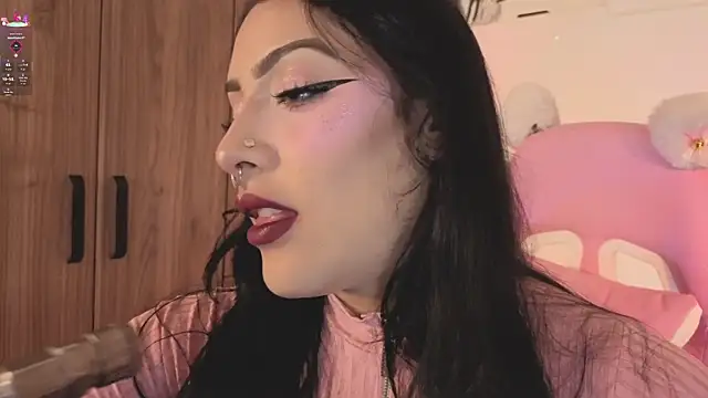Snapshot of ashlynnlowe_ chatting on July 10, 2026, 10:01 pm ashlynnlowe online show from July 10, 2026, 10:01 pm