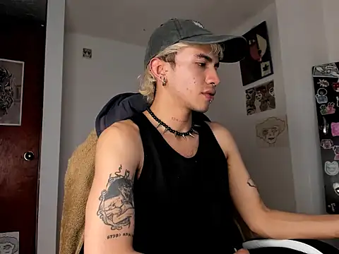 Snapshot of guynextdo0r chatting on September 28, 2025, 9:42 pm guynextdo0r online show from September 28, 2025, 9:42 pm