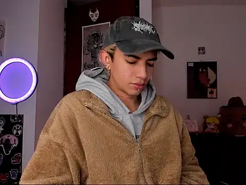 Snapshot of guynextdo0r chatting on October 8, 2025, 2:36 pm guynextdo0r online show from October 8, 2025, 2:36 pm