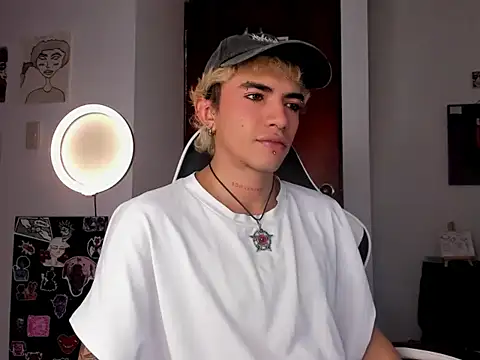 Snapshot of guynextdo0r chatting on October 9, 2025, 7:01 pm guynextdo0r online show from October 9, 2025, 7:01 pm