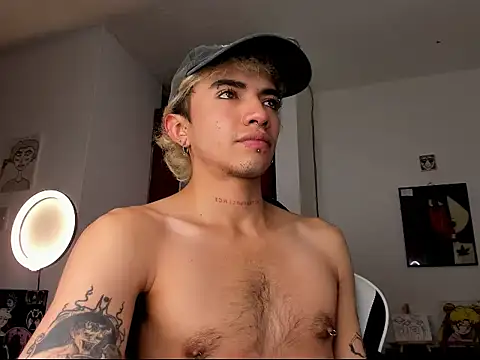 Snapshot of guynextdo0r chatting on October 11, 2025, 9:35 pm guynextdo0r online show from October 11, 2025, 9:35 pm