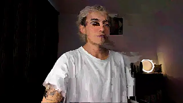 Snapshot of guynextdo0r chatting on October 16, 2025, 6:53 pm guynextdo0r online show from October 16, 2025, 6:53 pm