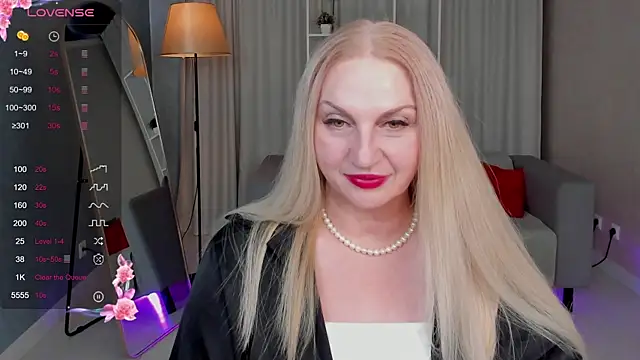 Nina Devillle online show from October 15, 2025, 3:56 pm