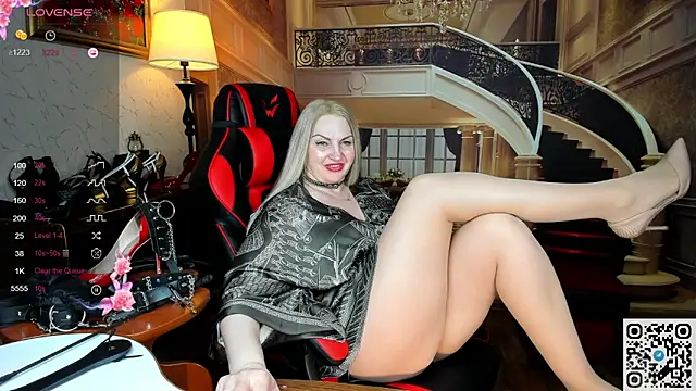 Nina Devillle online show from April 11, 2026, 11:53 pm