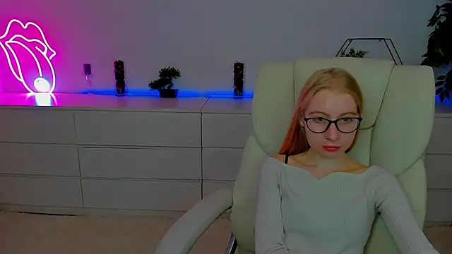 Alina Blonde online show from October 8, 2025, 5:38 am