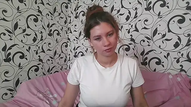 YourEmilie online show from October 8, 2025, 8:01 am