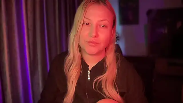 BikiHellena online show from November 16, 2025, 10:54 am