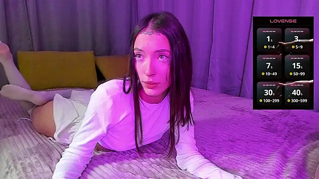 EMiaLure online show from October 19, 2025, 7:25 pm