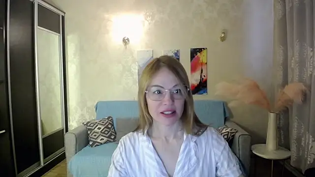 shy hot cat online show from December 2, 2025, 9:03 am