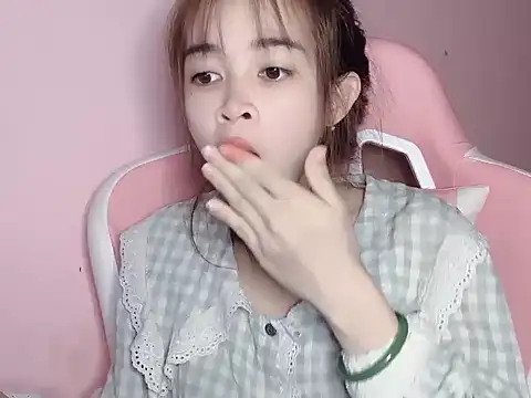 Suna7383 online show from December 17, 2025, 5:08 pm