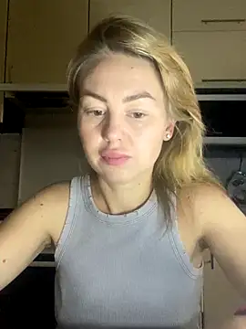 MartaLuna  online show from November 11, 2025, 12:16 pm