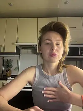 MartaLuna  online show from December 18, 2025, 8:42 am