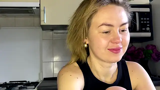 MartaLuna  online show from March 6, 2026, 9:06 am