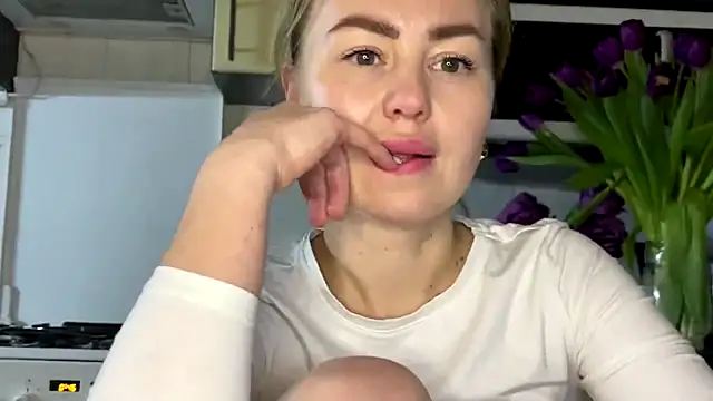 MartaLuna  online show from March 7, 2026, 7:55 pm