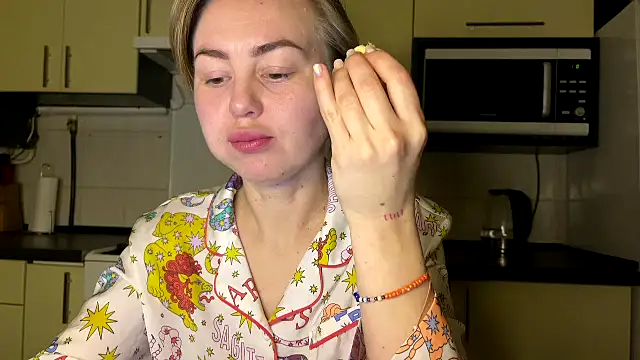 MartaLuna  online show from March 23, 2026, 10:25 pm