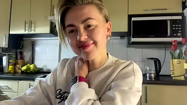 MartaLuna  online show from April 14, 2026, 7:31 pm