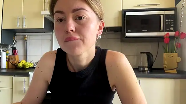 MartaLuna  online show from April 15, 2026, 8:10 am