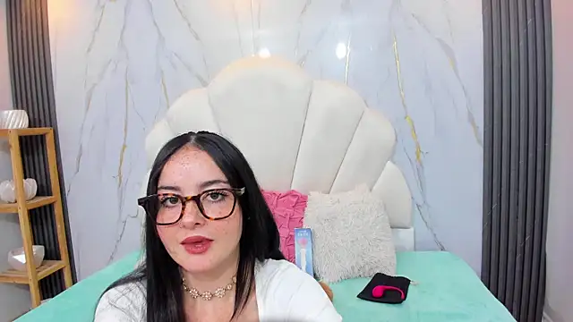 Ashleypetit online show from October 18, 2025, 12:17 pm