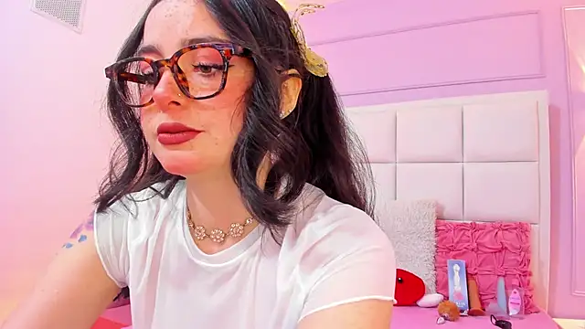 Ashleypetit online show from February 17, 2026, 12:45 pm