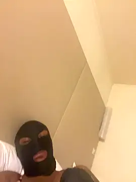 Snapshot of douceebene chatting on October 16, 2025, 4:13 am douceebene online show from October 16, 2025, 4:13 am