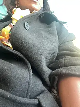 Snapshot of douceebene chatting on October 26, 2025, 11:27 am douceebene online show from October 26, 2025, 11:27 am