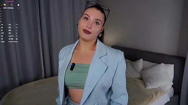 KristynSchwerin online show from September 17, 2025, 2:30 pm