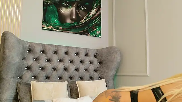 MeganXDesire online show from October 24, 2025, 4:53 am