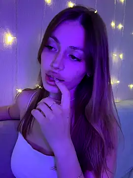 Elizabeth Tay online show from October 22, 2025, 5:34 pm