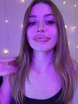 Elizabeth Tay online show from November 25, 2025, 5:57 pm