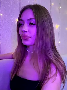 Elizabeth Tay online show from November 27, 2025, 4:42 pm