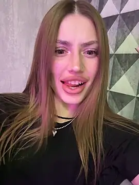 Elizabeth Tay online show from March 18, 2026, 6:33 pm