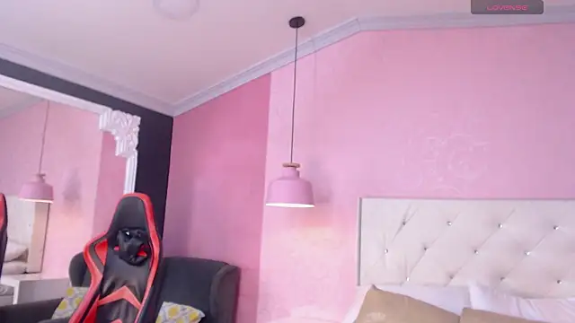 NatashaLimaa online show from September 30, 2025, 3:00 am