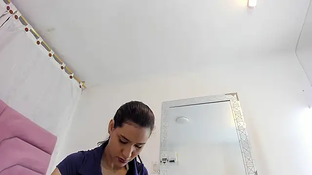 Snapshot of miajhonsonx chatting on April 19, 2026, 2:16 pm miajhonsonx online show from April 19, 2026, 2:16 pm