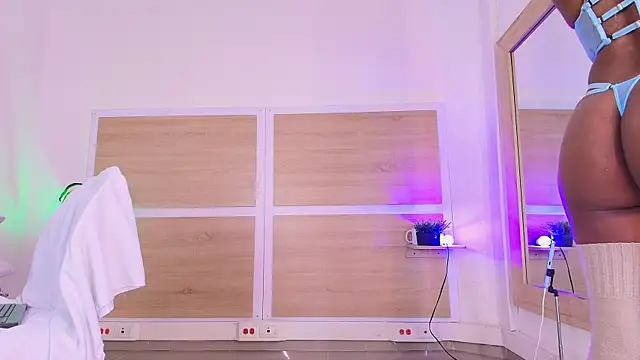 ValeryCortezm online show from January 17, 2026, 1:05 pm