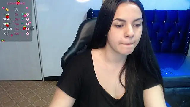 Mialover v online show from September 26, 2025, 1:04 pm