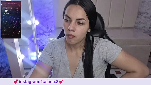 Mialover v online show from October 1, 2025, 8:04 pm