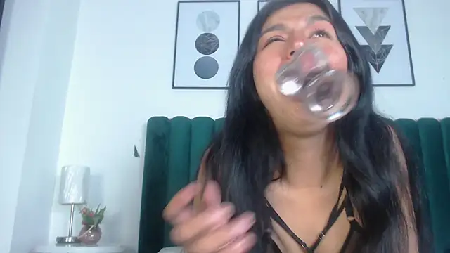 Snapshot of Keila_Fg chatting on November 8, 2025, 1:00 pm Keila Fg online show from November 8, 2025, 1:00 pm