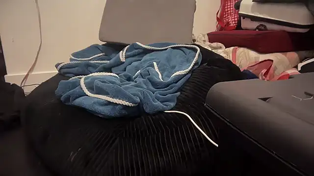 jasoncali305 online show from November 12, 2025, 5:02 pm