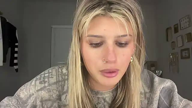 Snapshot of AnnGrayson chatting on October 10, 2025, 1:37 am AnnGrayson online show from October 10, 2025, 1:37 am