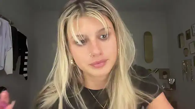 Snapshot of AnnGrayson chatting on October 13, 2025, 1:16 am AnnGrayson online show from October 13, 2025, 1:16 am