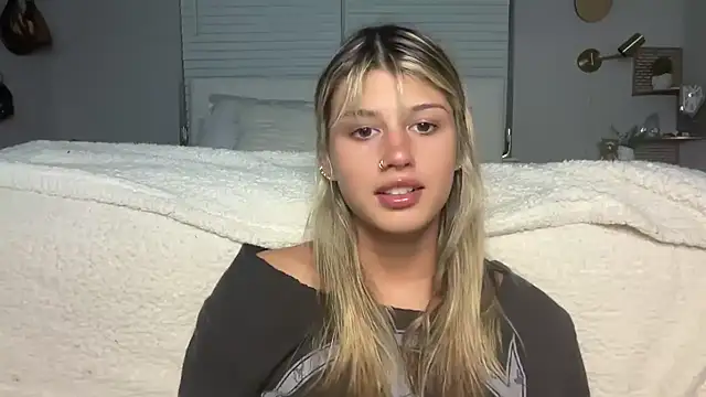 Snapshot of AnnGrayson chatting on November 17, 2025, 1:33 am AnnGrayson online show from November 17, 2025, 1:33 am