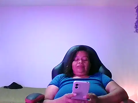 adri89-g online show from September 30, 2025, 12:15 am