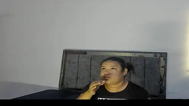 morenita sexlove online show from February 15, 2026, 7:10 pm