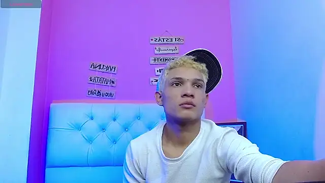 EL VENEZOLANO 22CM online show from October 7, 2025, 4:31 am