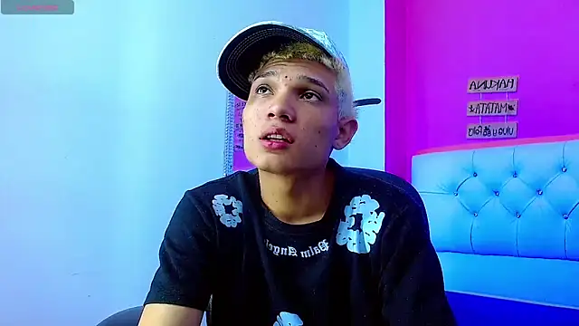 EL VENEZOLANO 22CM online show from October 9, 2025, 4:43 am