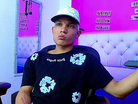 EL VENEZOLANO 22CM online show from October 11, 2025, 4:44 am