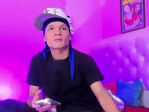 EL VENEZOLANO 22CM online show from December 14, 2025, 4:40 am