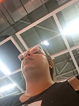 Aliciabloom online show from October 28, 2025, 2:31 pm